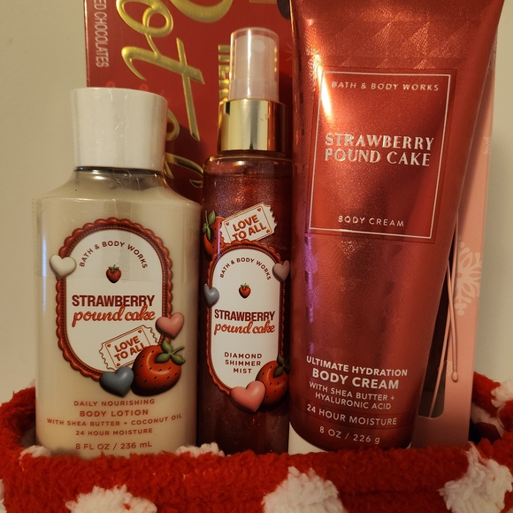 Strawberry Pound Cake Bath & Body Set - Picture 2 of 5